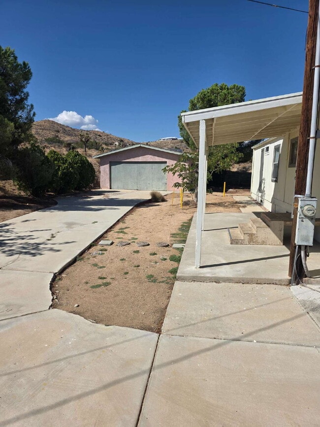 9126 Milpas Dr in Apple Valley, CA - Building Photo - Building Photo