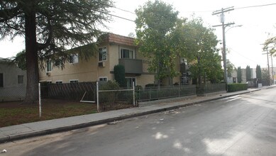 Fair Ave in North Hollywood, CA - Foto de edificio - Building Photo