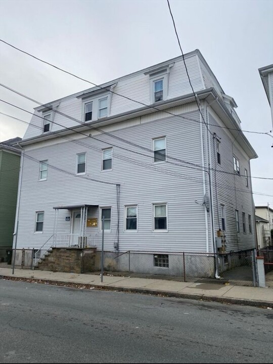 153 Jencks St in Fall River, MA - Foto de edificio