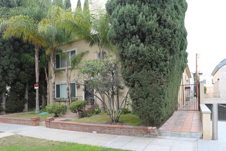 151 S Rexford Dr in Beverly Hills, CA - Foto de edificio - Building Photo