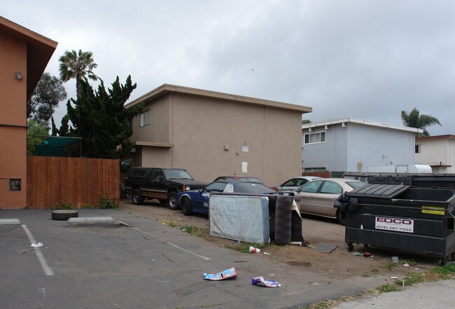724 Calla Ave in Imperial Beach, CA - Foto de edificio - Building Photo