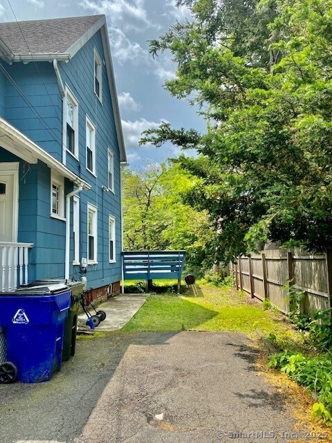 7 Cadwell St in West Hartford, CT - Building Photo - Building Photo
