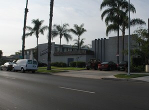 Grand Continental Apartments in San Diego, CA - Foto de edificio - Building Photo