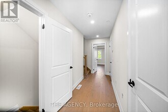 22 Marret Ln in Clarington, ON - Building Photo - Building Photo