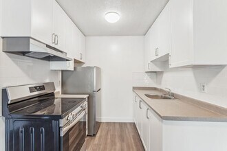 Niagara Court Apartments in Victoria, BC - Building Photo - Building Photo