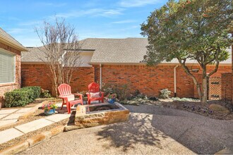 17105 Vista Tree Cir in Dallas, TX - Building Photo - Building Photo