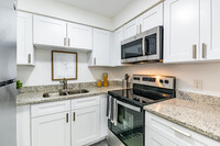 Andover Club Apartments in Tampa, FL - Building Photo - Building Photo