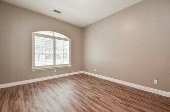 18 E Knightsbridge Dr in Conroe, TX - Building Photo - Building Photo