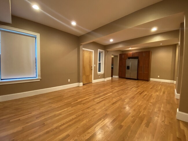 1592 Beacon St, Unit 2 in Brookline, MA - Building Photo - Building Photo