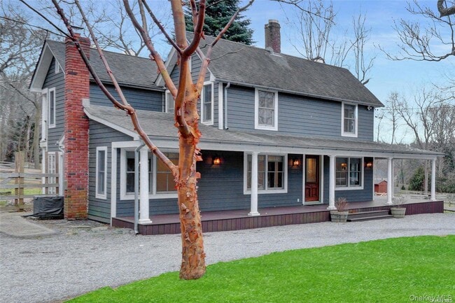 42 Blydenburgh Ln in Brookhaven, NY - Building Photo - Building Photo