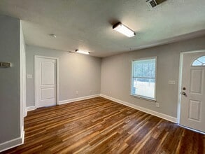 7507 Grissom Rd in Silsbee, TX - Building Photo - Building Photo
