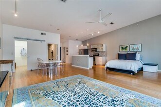 1111 S Akard St in Dallas, TX - Building Photo - Building Photo