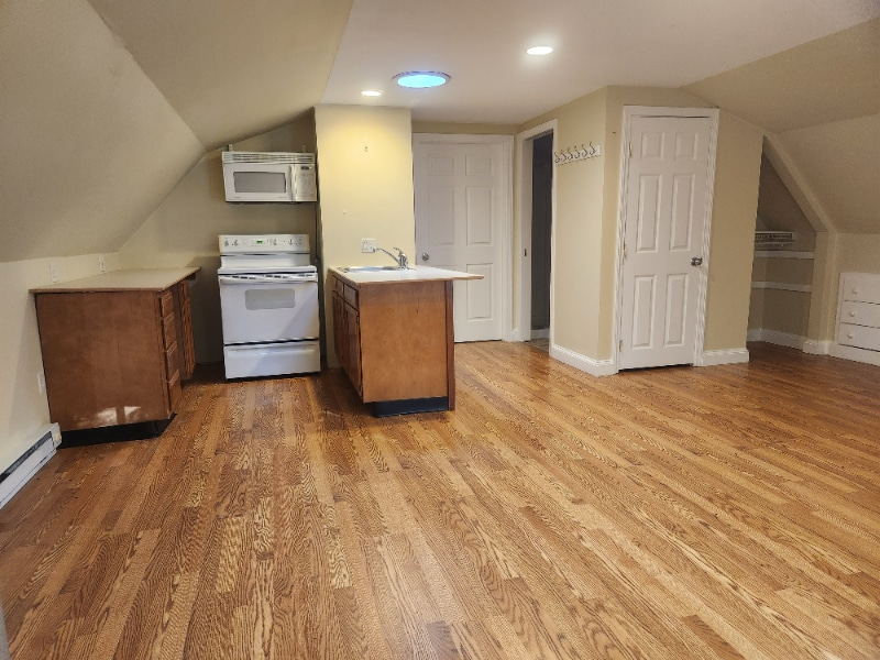 8 Winthrop Ave in Bedford, MA - Building Photo