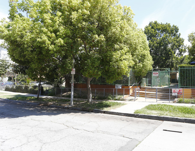 908 S New Hampshire Ave in Los Angeles, CA - Foto de edificio - Building Photo