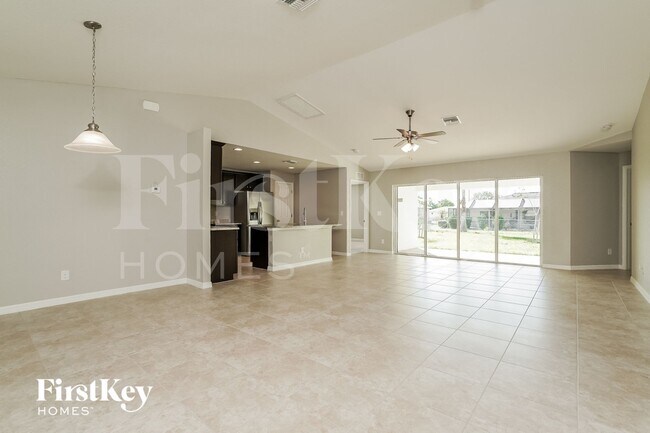 1114 SW 41st Terrace in Cape Coral, FL - Foto de edificio - Building Photo