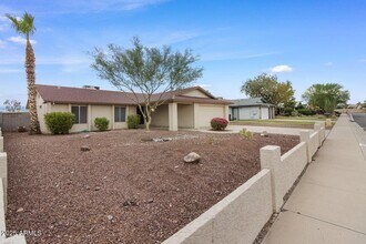 7120 W Sunnyslope Ln in Peoria, AZ - Building Photo - Building Photo