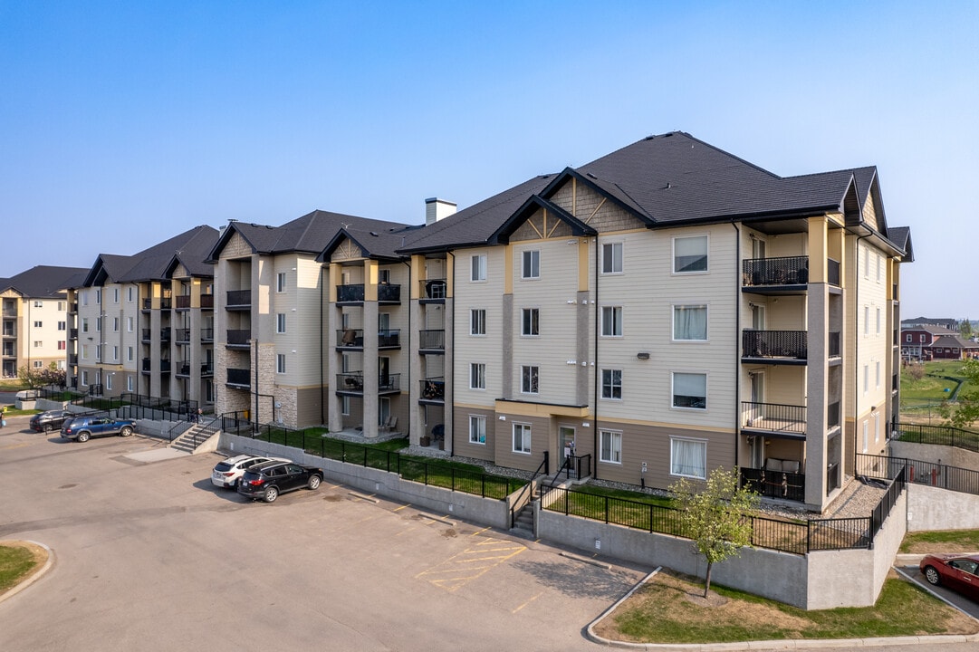 Mackenzie Pointe in Airdrie, AB - Building Photo