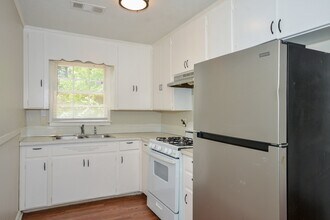 1138 Perry Hill Rd in Montgomery, AL - Building Photo - Building Photo