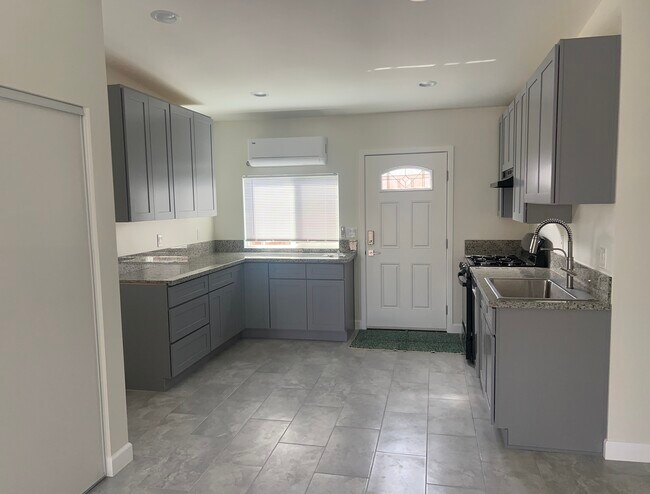 8418 Stewart and Gray Rd in Downey, CA - Foto de edificio - Building Photo