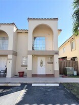 527 W 68th St in Hialeah, FL - Building Photo