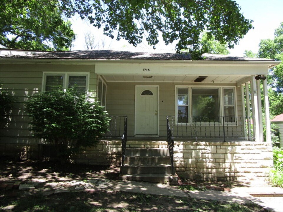 1718 Pierre St-Unit -Pierre 1718 #1, #2 in Manhattan, KS - Foto de edificio