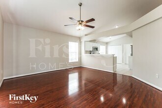 12706 Kings Lake Dr in Gibsonton, FL - Building Photo - Building Photo