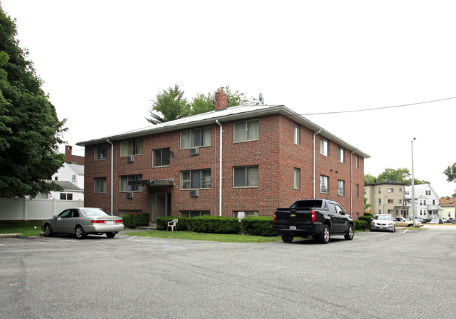 185 Salem St in Medford, MA - Foto de edificio - Building Photo
