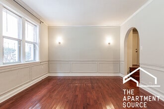 544 W Surf St, Unit G in Chicago, IL - Foto de edificio - Building Photo