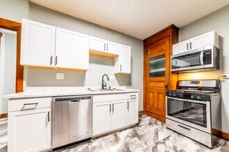 2642 Quarry St, Unit #2 (FLR 2) in Pittsburgh, PA - Foto de edificio - Building Photo
