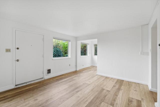 5756 SW Admiral Wy in Seattle, WA - Building Photo - Building Photo