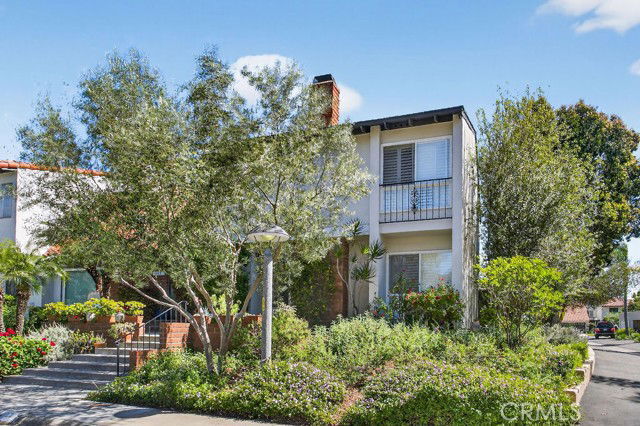 401 Vista Roma in Newport Beach, CA - Building Photo