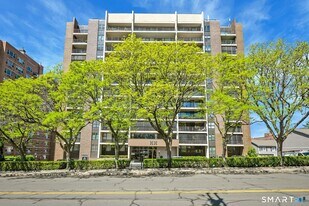 44 Strawberry Hill Ave in Stamford, CT - Building Photo