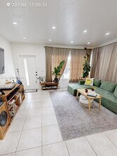 281 NE 112th St in Miami, FL - Foto de edificio - Building Photo