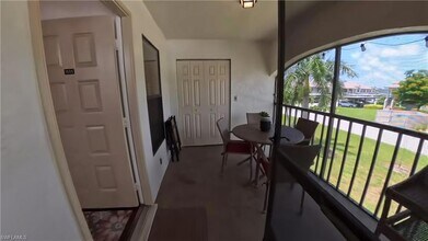 13211 Whitehaven Ln in Ft. Myers, FL - Foto de edificio - Building Photo