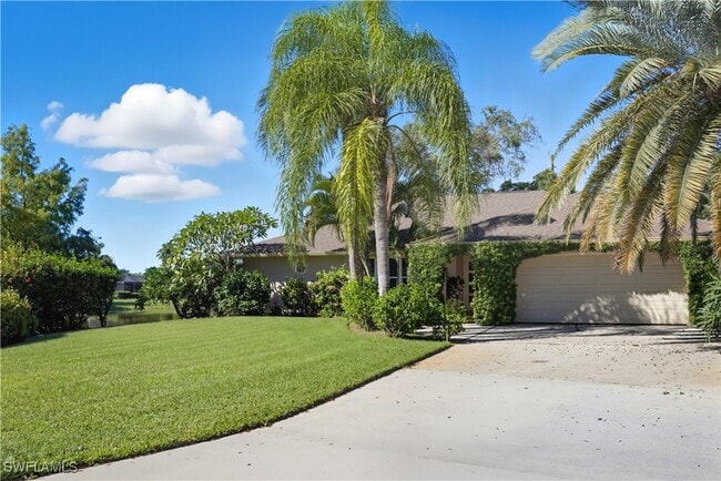 2261 Kings Lake Blvd in Naples, FL - Building Photo - Building Photo