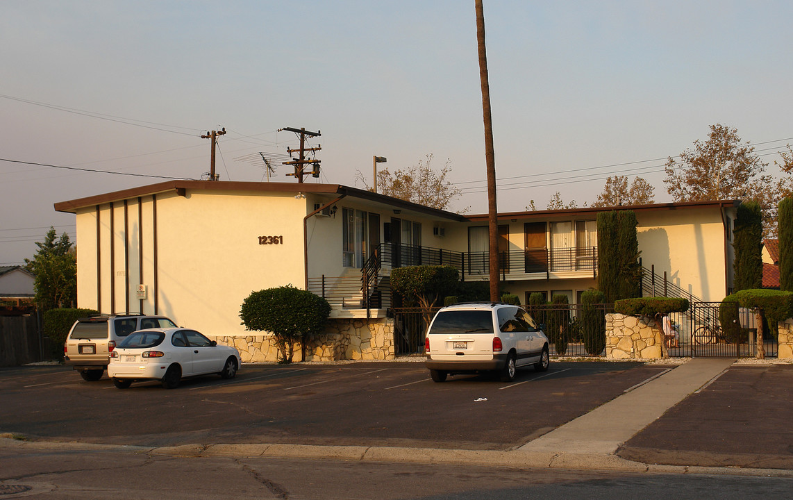 12361 El Rey Pl in Garden Grove, CA - Building Photo