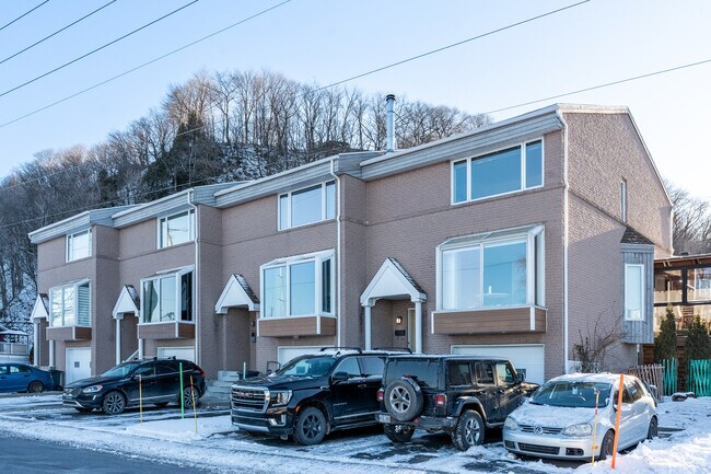 4594 Saint-Laurent St in Lévis, QC - Building Photo - Building Photo