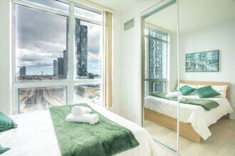 18 Yonge St, Unit SI ID1403779P in Toronto, ON - Building Photo - Building Photo