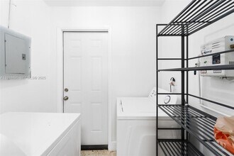 3491 Shipping Ave in Miami, FL - Building Photo - Building Photo