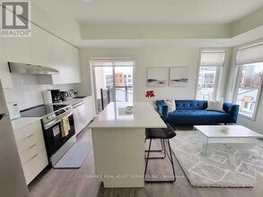 135 Canon Jackson Dr in Toronto, ON - Building Photo - Building Photo