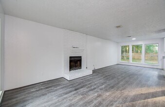 5006 Village Springs Dr in Houston, TX - Building Photo - Building Photo