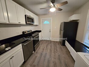 321-323 S 5th St in Millville, NJ - Foto de edificio - Building Photo