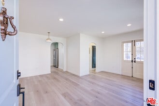 12349 Riverside Dr in Los Angeles, CA - Building Photo - Building Photo