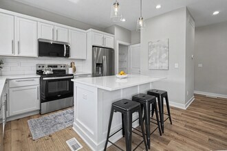 9134 Calvin Dr in West Des Moines, IA - Building Photo - Building Photo