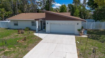 18165 Baruch Dr in Ft. Myers, FL - Building Photo