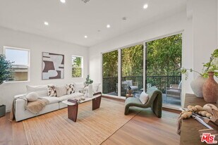 259 S Park View St in Los Angeles, CA - Building Photo