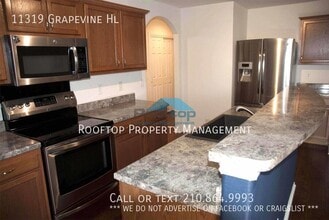 11319 Grapevine Hill in San Antonio, TX - Building Photo - Building Photo
