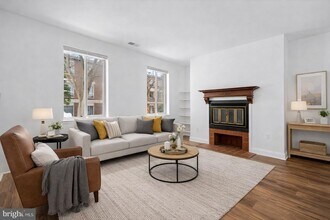 13 Andrew Pl in Baltimore, MD - Building Photo - Building Photo