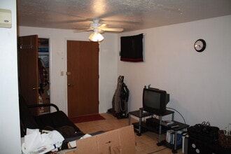 296 W 1100 N, Unit 1 in Logan, UT - Foto de edificio - Building Photo