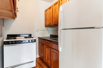 433 W Roscoe St, Unit 410 in Chicago, IL - Building Photo - Building Photo